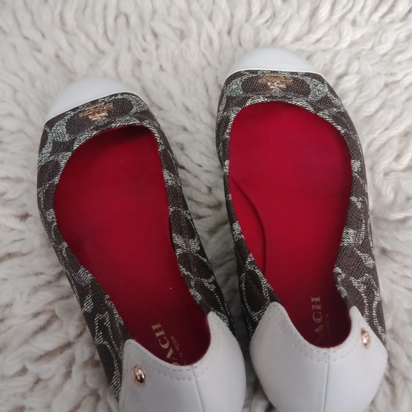 Signature Coach  flats - Picture 9 of 14